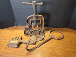 lot 1555 image: Easy Chain Detacher No. 1, American Pipe Tool and More