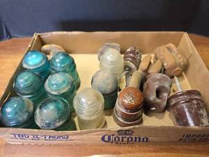 lot 1557 image: Glass and Ceramic Insulators