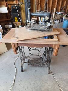 lot 1578 image: New Royal Antique Sewing Machine with Ornate Cast Iron Base