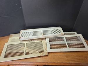 lot 1591 image: White Metal HVAC Return Air Vent Covers