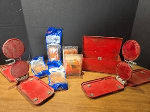 lot 1602 image: Red Safety Reflectors and Marker Lights