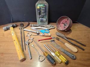 lot 1606 image: Mixed Hand Tool Collection with Jacobs Chuck