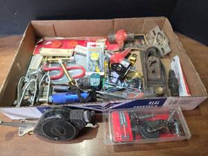 lot 1613 image: Mixed  Hardware and Tools Lot