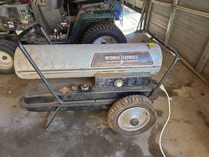 lot 1650 image: Workhorse 170,000 BTU Multi-Fuel Heater