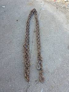 lot 1654 image: Heavy Duty Steel Chain with Hooks 16ft