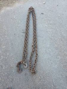 lot 1656 image: Heavy Duty Steel Tow Chain with Hooks 16ft