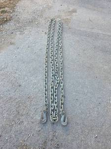 lot 1658 image: Heavy Duty Steel Chain Set with Hooks 19ft