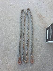 lot 1660 image: Heavy Duty Steel Chain with Hooks 14ft