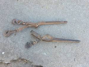 lot 1662 image: 2 Heavy Steel Chain Binders- one needs repair