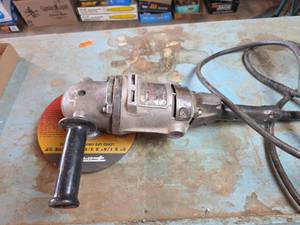 lot 1674 image: Black and Decker Industrial Grinder