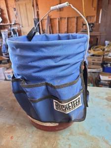 lot 1685 image: Bucketeeer Blue Heavy Duty Tool Bucket