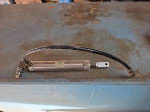 lot 1694 image: Speedaire 6W148 Pneumatic Cylinder