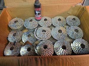 lot 2001 image: Hitachi 1-14 x .120 Coiled Roofing Nails and Air Tool Oil