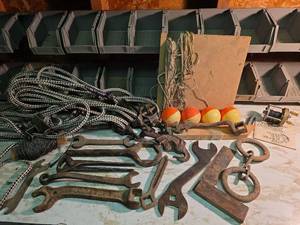 lot 2034 image: Zebco 202 Spinning Reel with Antique Tools & Floats