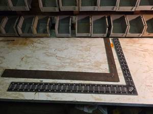 lot 2039 image: 2 - Metal L-Square Ruler with Framing Guide