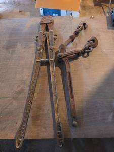 lot 2052 image: Large Bolt Cutters and Chain Binder