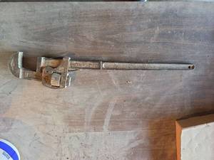 lot 2061 image: Stillson 24-inch Pipe Wrench
