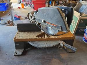 lot 2063 image: Black & Decker 9-inch Power Miter Saw - untested