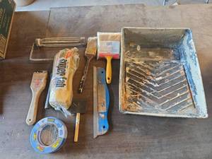 lot 2064 image: Painting Tools Set with Paint Tray