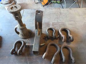 lot 2066 image: Adjustable Screw Jack, Drop Hitch, and More