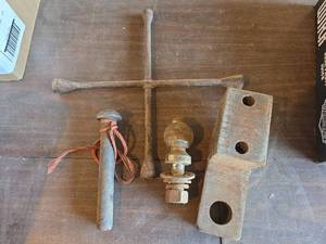 lot 2089 image: Towing Supplies and Tire Iron