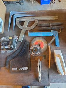 lot 2093 image: Mixed Tool Lot with Cutting Discs
