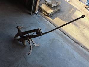 lot 2096 image: Cast Iron Blacksmithing Vise