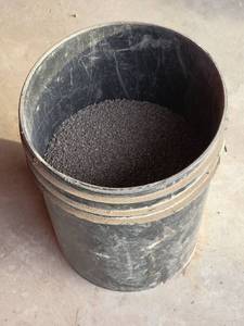 lot 2124 image: Floor Dry in 5-Gallon Bucket