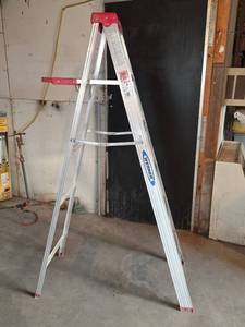 lot 2132 image: Werner 6ft Aluminum Step Ladder Type III
