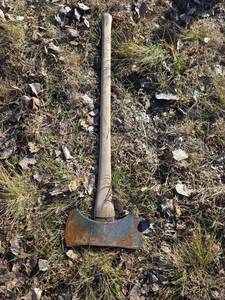 lot 3011 image: Traditional Wood Splitting Axe with Long Handle