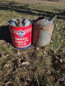 lot 3024 image: Skelly Quality Oil 5 Gallon Can and Galvanized Can