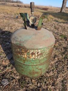 lot 3030 image: Old Green Freon Recovery Tank with Gauge