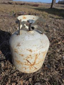 lot 3031 image: 20lb Propane Tank with Valve