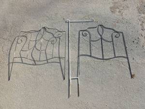 lot 3035 image: 2 Trellis and Flag Holder