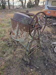 lot 3042 image: Old  Concrete Mixer