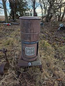 lot 3046 image: 1930s Cast Iron Coal Burning Stove
