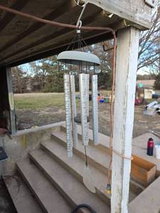 lot 3059 image: Live Laugh Love Wind Chimes