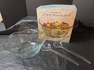 lot 3001 image: Anchor Hocking Savannah Glass Salad Bowl Set