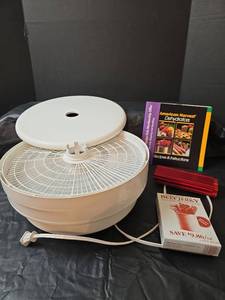 lot 3013 image: NIB American Harvest Snackmaster 2200 Food Dehydrator with Manual