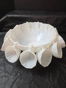 lot 3015 image: VINTAGE Hazel Atlas Opaque Swirl 13-Piece Punch Bowl with Cups