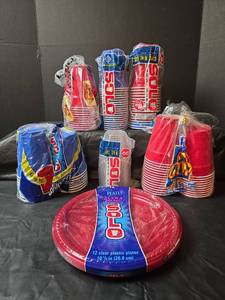 lot 3024 image: Solo Brand Party Supply Bundle - Cups and Plates
