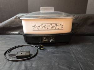 lot 3028 image: West Bend Slow Cooker with Floral Design