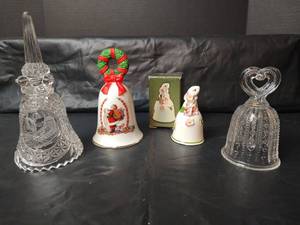 lot 3038 image: Bell Collection - Hoffbauer Byrds Design Crystal Made in Germany, 1995 Porcelain Christmas Bell and More