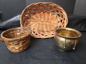 lot 3072 image: Decorative Basket and Brass Pot Collection