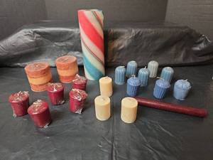 lot 3074 image: Decorative Candle Collection