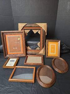 lot 3075 image: Wood Picture Frame Collection