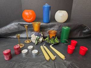 lot 3080 image: Assorted Candles and Decorative Pieces