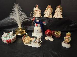 lot 3081 image: Christmas Decorations Collection with Fiber Optic Tree