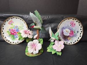 lot 3083 image: Porcelain Hummingbird Figurines and Decorative Floral Plates