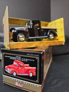 lot 3092 image: NIB 1940 Ford Pickup 124 Diecast Model Car - Red Box Edition